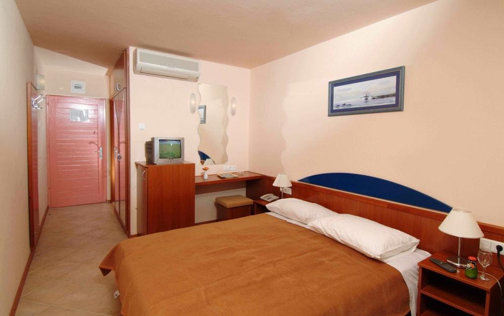 Hotel Tourist Settlement Brzet Omiš Exteriér fotografie