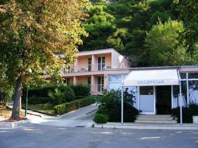 Hotel Tourist Settlement Brzet Omiš Exteriér fotografie