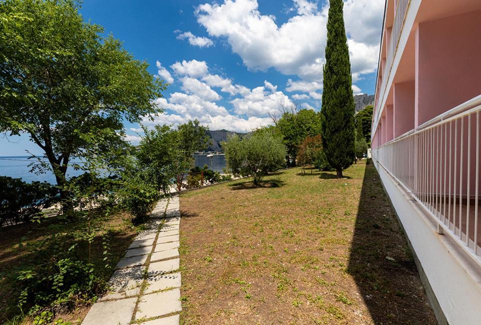 Hotel Tourist Settlement Brzet Omiš Exteriér fotografie