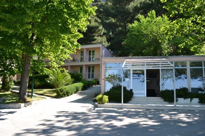 Hotel Tourist Settlement Brzet Omiš Exteriér fotografie