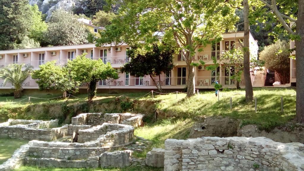 Hotel Tourist Settlement Brzet Omiš Exteriér fotografie