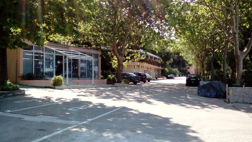Hotel Tourist Settlement Brzet Omiš Exteriér fotografie